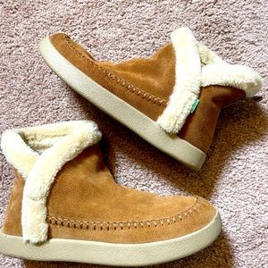 Sanuk slipper boots